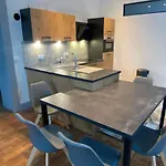 Apartment Les 4 Flocons, Centre, A 100m Du Lac, Avec Piscine , Wifi, Parking, Jardin