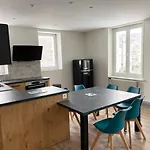 Les 4 Flocons, Centre, A 100m Du Lac, Avec Piscine , Wifi, Parking, Jardin Apartment
