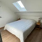 Les 4 Flocons, Centre, A 100m Du Lac, Avec Piscine , Wifi, Parking, Jardin