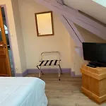 Apartment Les 4 Flocons, Centre, A 100m Du Lac, Avec Piscine , Wifi, Parking, Jardin