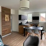 Apartment Les 4 Flocons, Centre, A 100m Du Lac, Avec Piscine , Wifi, Parking, Jardin *