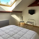 Les 4 Flocons, Centre, A 100m Du Lac, Avec Piscine , Wifi, Parking, Jardin