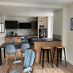 Les 4 Flocons, Centre, A 100m Du Lac, Avec Piscine , Wifi, Parking, Jardin