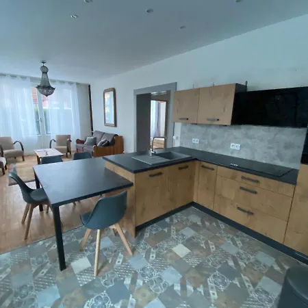 Les 4 Flocons, Centre, A 100m Du Lac, Avec Piscine , Wifi, Parking, Jardin Apartment *