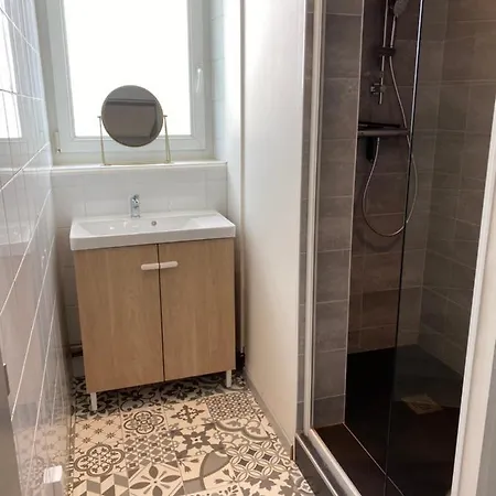 Apartment Les 4 Flocons, Centre, A 100m Du Lac, Avec Piscine , Wifi, Parking, Jardin *