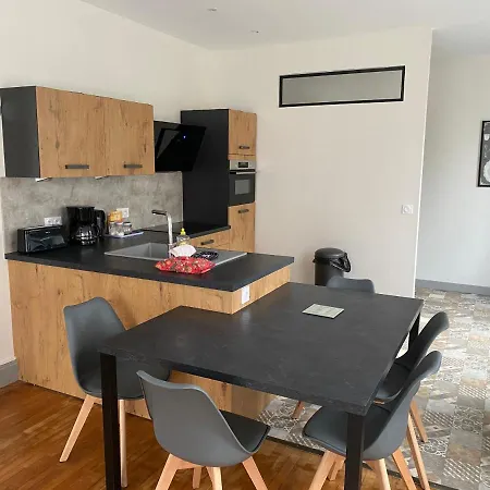 Les 4 Flocons, Centre, A 100m Du Lac, Avec Piscine , Wifi, Parking, Jardin Apartment