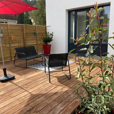 Apartment Les 4 Flocons, Centre, A 100m Du Lac, Avec Piscine , Wifi, Parking, Jardin
