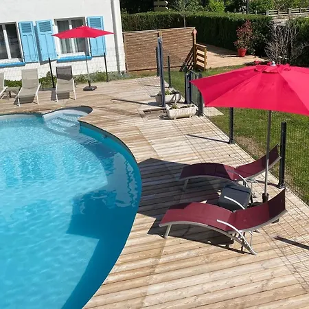 Les 4 Flocons, Centre, A 100m Du Lac, Avec Piscine , Wifi, Parking, Jardin
