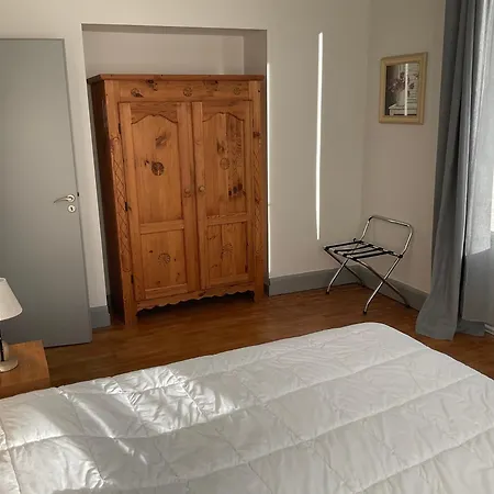 Apartment Les 4 Flocons, Centre, A 100m Du Lac, Avec Piscine , Wifi, Parking, Jardin