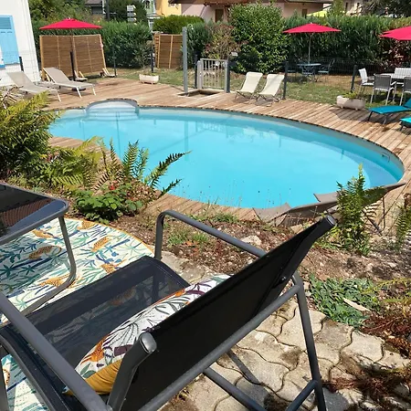 Apartment Les 4 Flocons, Centre, A 100m Du Lac, Avec Piscine , Wifi, Parking, Jardin