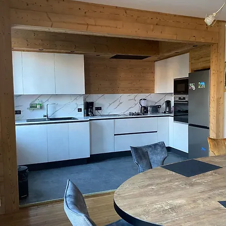Apartment Les 4 Flocons, Centre, A 100m Du Lac, Avec Piscine , Wifi, Parking, Jardin